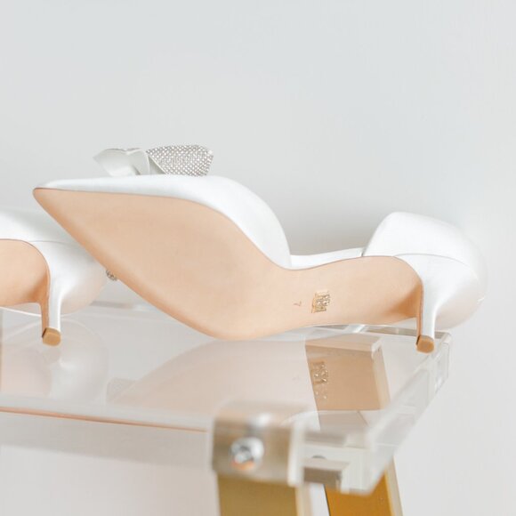 Badgley Mischka Meilani White Satin 7 Women's Classic Bridal Heels Bow Kitten - Picture 6 of 15